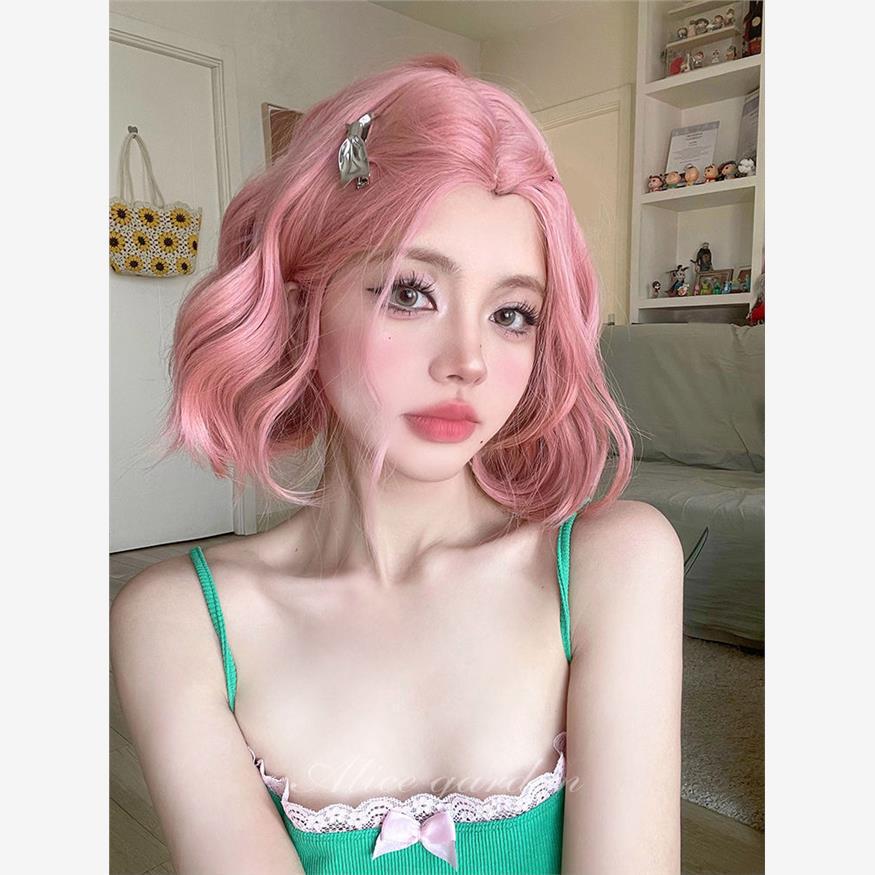Short hair with a center parting and pink lolita curls
